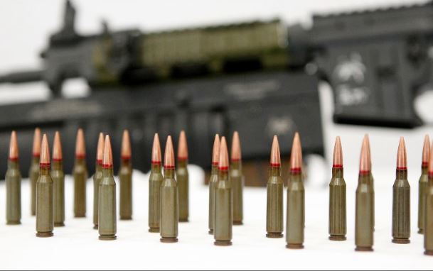 México demanda a empresas de armas de EU por tráfico ilegal