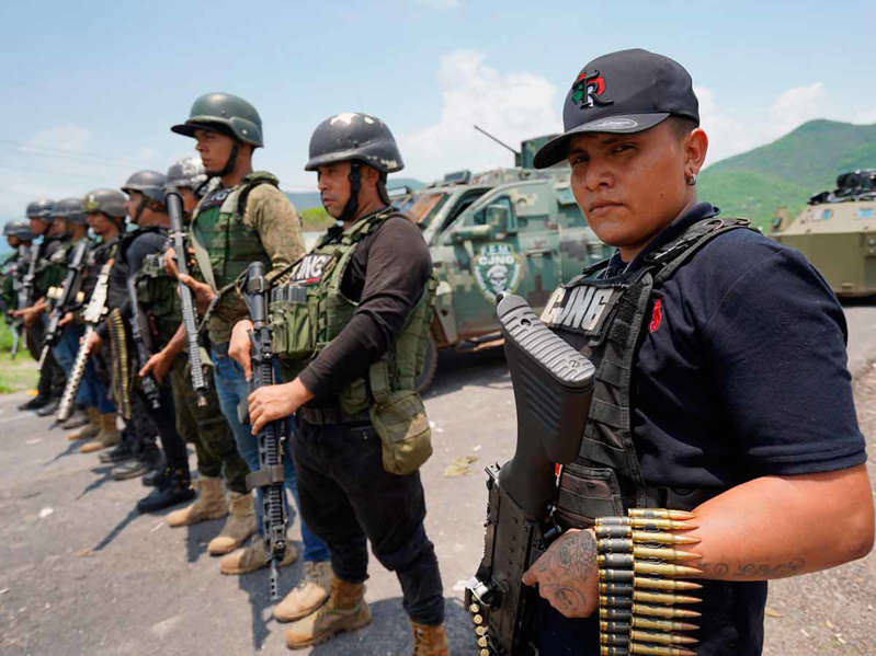 Por: Cortesía En Estados Unidos hacen armas a la medida de criminales: AMLO