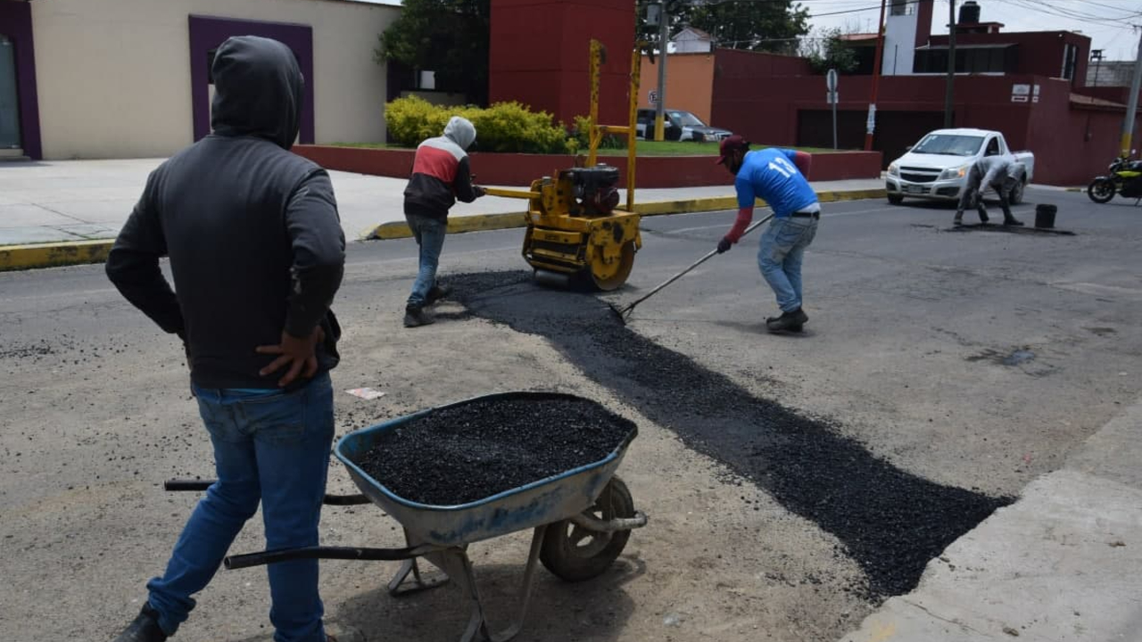 Por: Cortesía Ayuntamiento de San Pedro Cholula realizó trabajos de bacheo