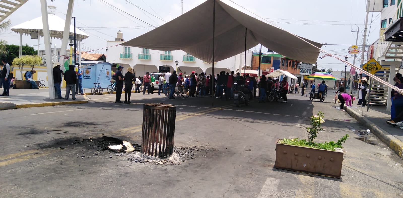 Por: Cortesía Cierre carretero en Xicohtzinco cumple un mes