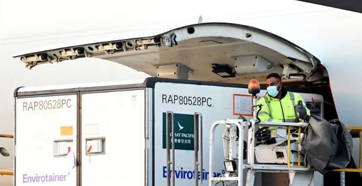 México recibe un millón de vacunas anticovid de SinoVac en AICM