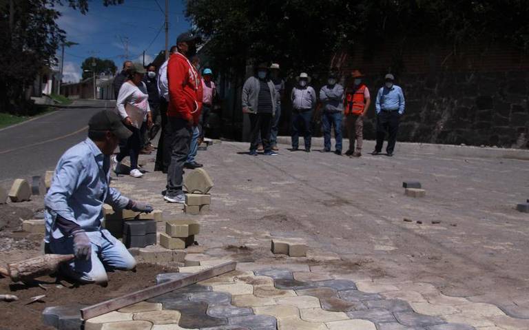 Alcalde de Tecopilco realiza recorrido por obras públicas para verificar los estándares de calidad