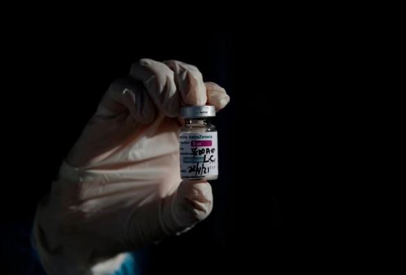 Cofepris liberó más de un millón 700 mil dosis de la vacuna AstraZeneca envasada en México