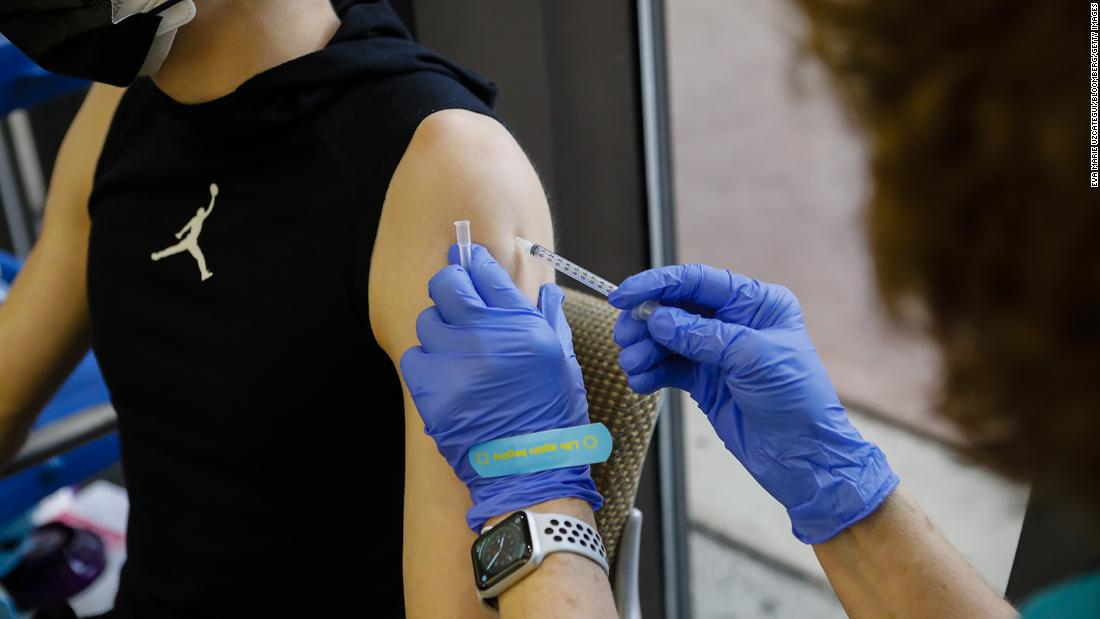 Por: Cortesía Vinculan a vacunas de Pfizer y Moderna con muy pocos casos de miocarditis y pericarditis