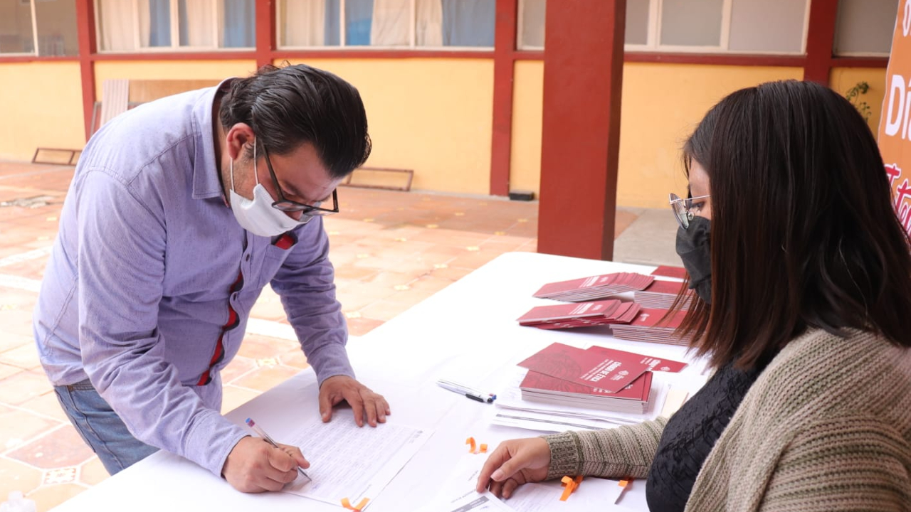 Por: Cortesía Ayuntamiento de San Andrés Cholula hace entrega a sus funcionarios de un manual especializado en Códigos de Ética