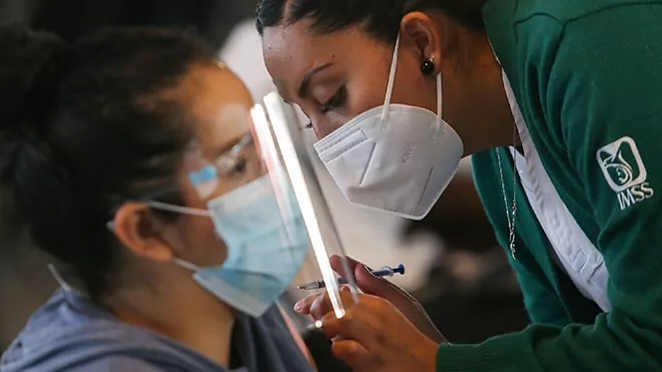 Por: Cortesía En México, se ha vacunado contra covid al 40% de la población mayor de edad: Ssa