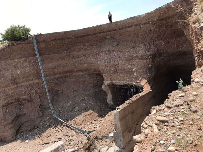 Por: Cortesía Socavón de más de 15 metros de profundidad se abre carretero de Chihuahua