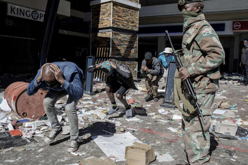 Por: Cortesía Sudáfrica registra 45 muertos y más de 700 detenidos por ola de violencia y saqueos