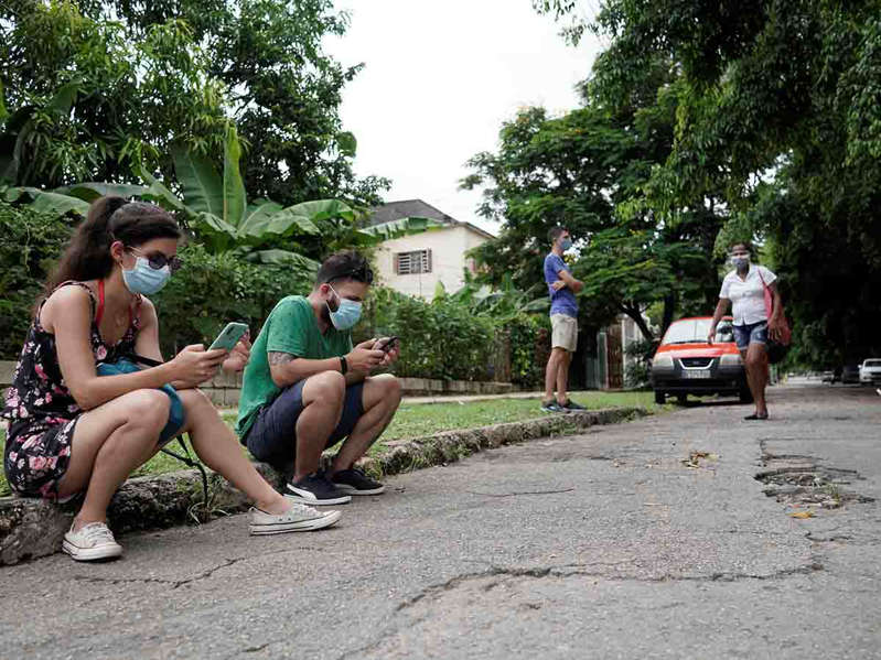 Por: Cortesía EU estudia si puede 'restablecer' Internet en Cuba, pese a gobierno