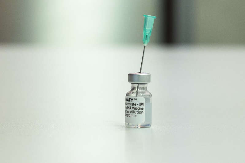 Por: Cortesía Israel da marcha atrás a tercera dosis anticovid para personas con cáncer