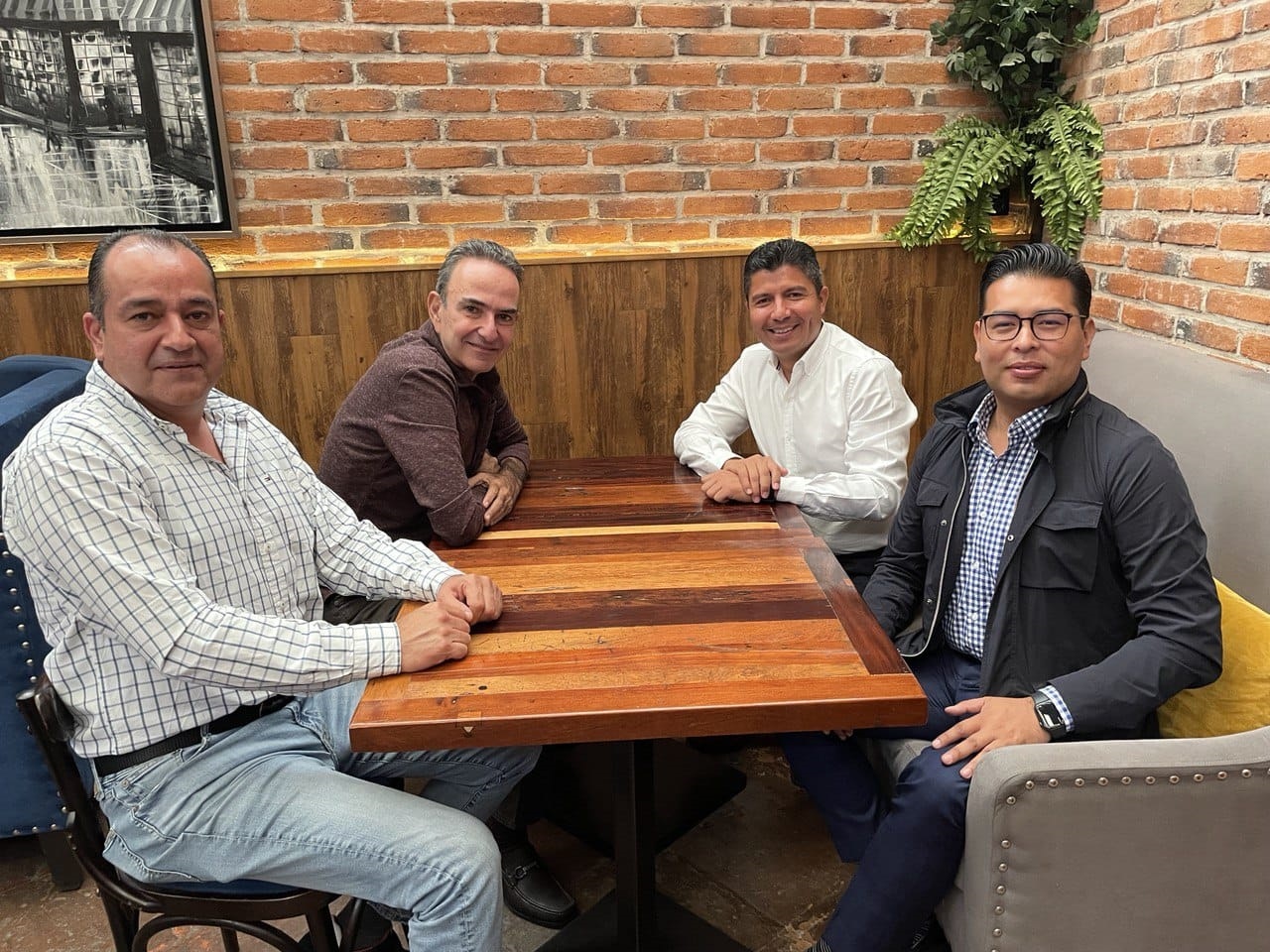 Por: Cortesía Eduardo Rivera busca respaldo de PRI poblano
