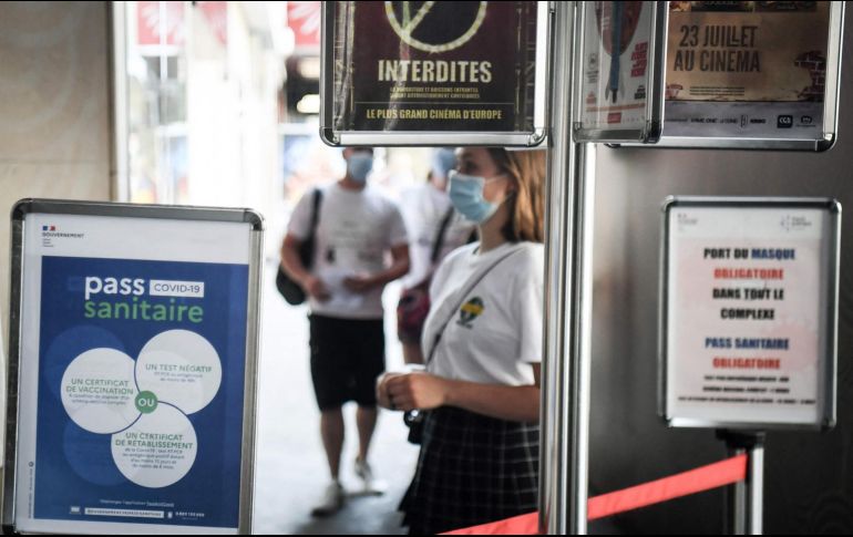 Por: Cortesía Será un requisito un pasaporte sanitario para entrar a cines, estados y museos: Francia