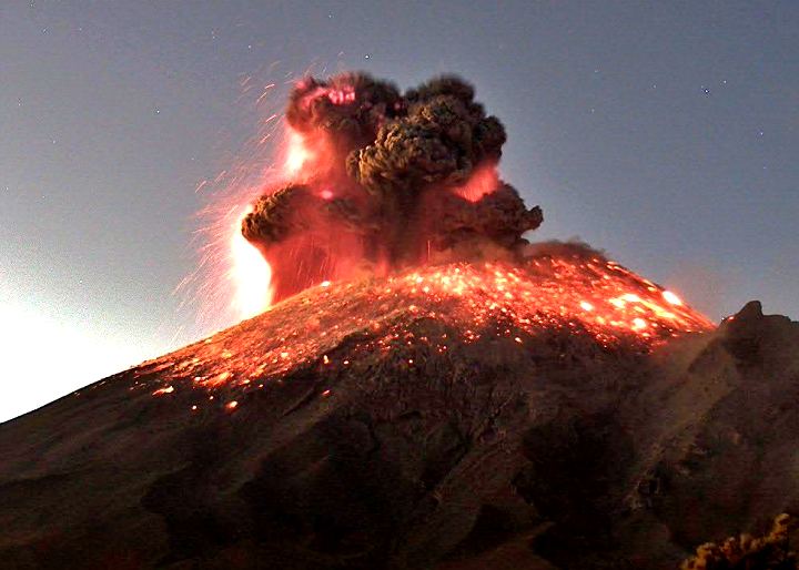 Por: Cortesía Caen cenizas tras explosión del Popocatépetl