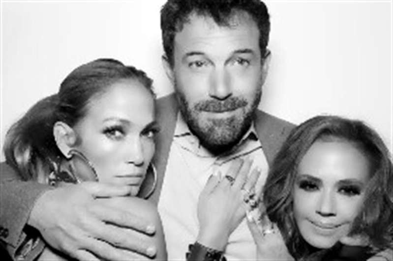 Por: Cortesía Posan JLo y Ben Affleck juntos