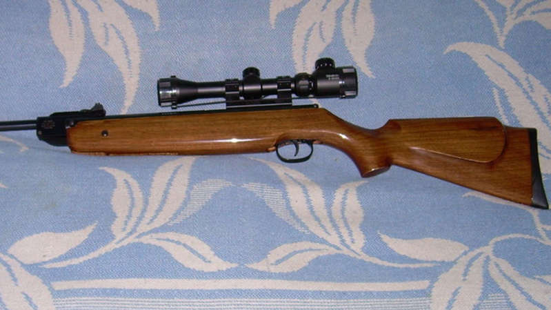 Joven se dispara al tomarse foto con escopeta 