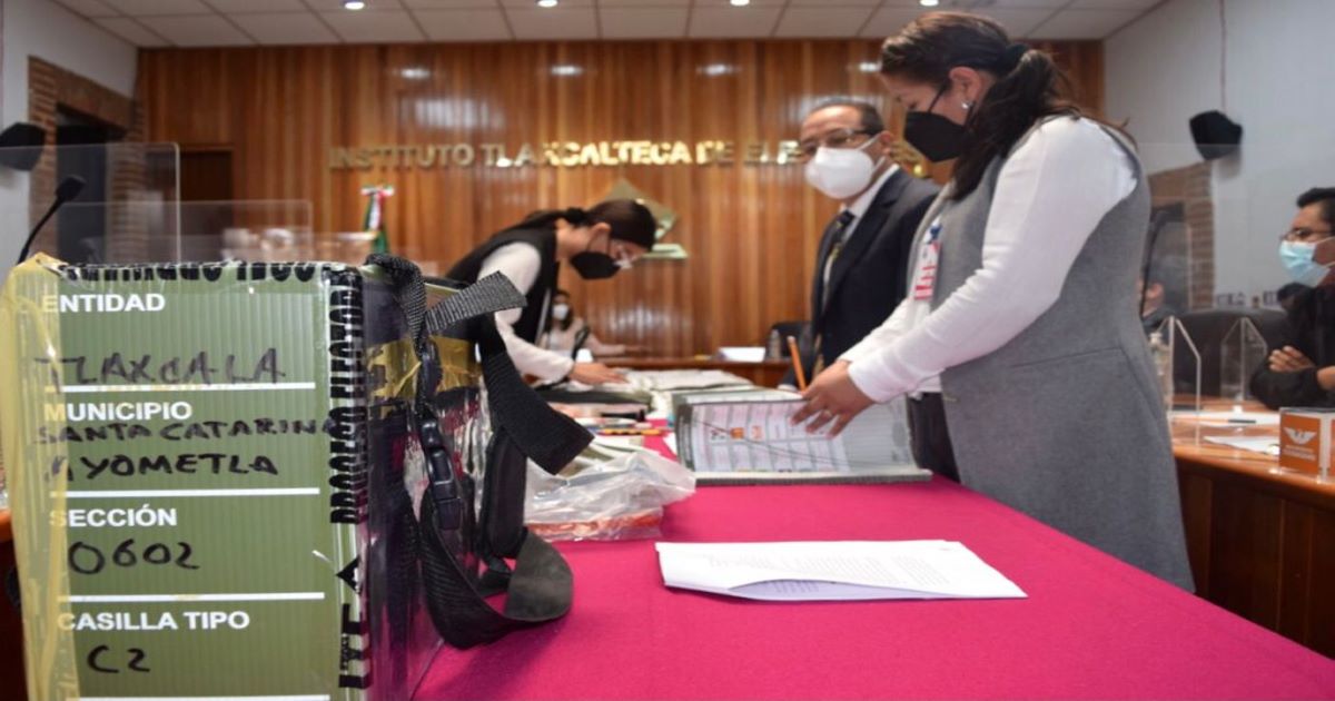 Por: Cortesía Desahoga ITE recuento en una casilla de elección de ayuntamiento