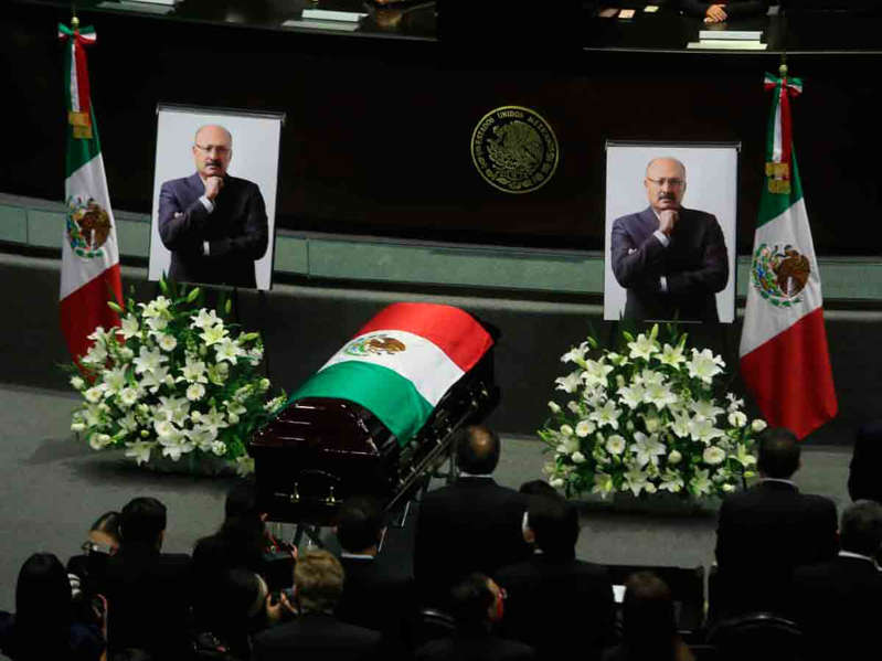 Por: Cortesía Diputados rinden homenaje a René Juárez Cisneros