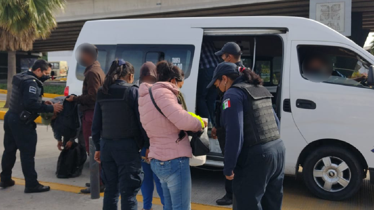 Por: Cortesía Continúan los Operativos de “Pasajero Seguro” en el transporte público de San Andrés Cholula