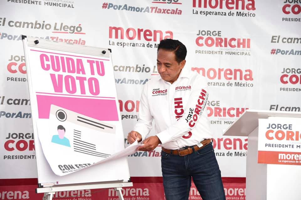Jorge Corichi ofrece la última rueda de prensa de su campaña.
