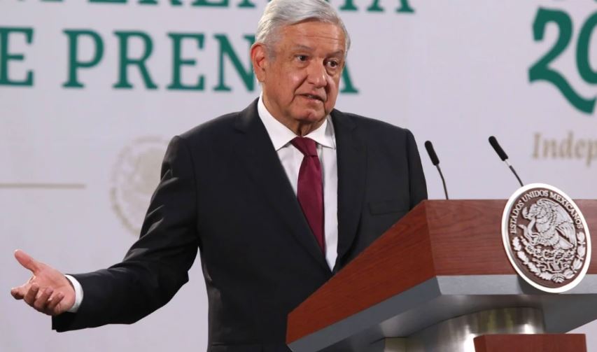 INE ordena a AMLO bajar 3 mañaneras de mayo; "incide en el debate político electoral", concluye comisión