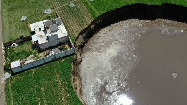 Por: Cortesía EL socavón en Puebla no deja de crecer: Alcanza 100 metros y podría deberse a una falla geológica