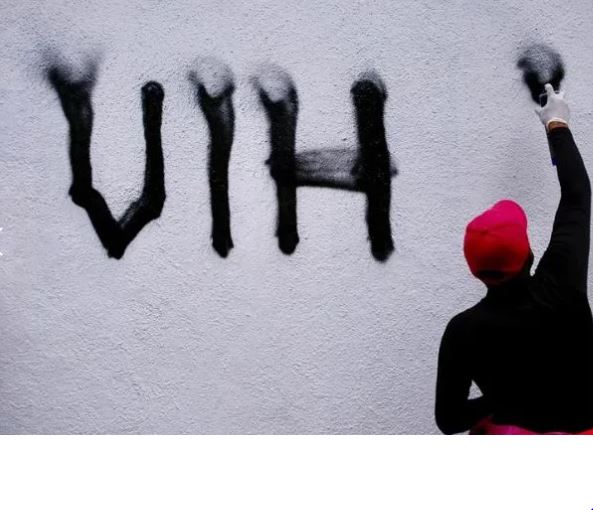 Arresto de hombre que ocultó a su pareja tener VIH genera polémica