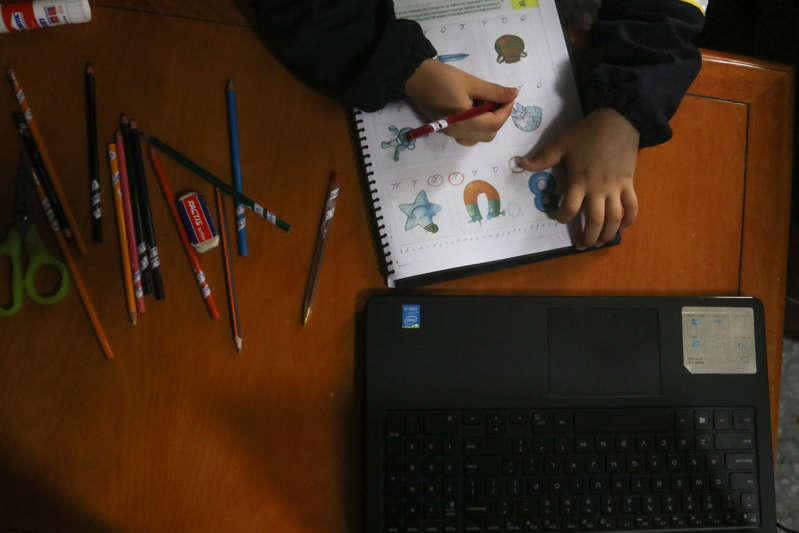 Por: Cortesía SEP instruye clases presenciales sin plan preciso; padres optan por enseñanza a distancia