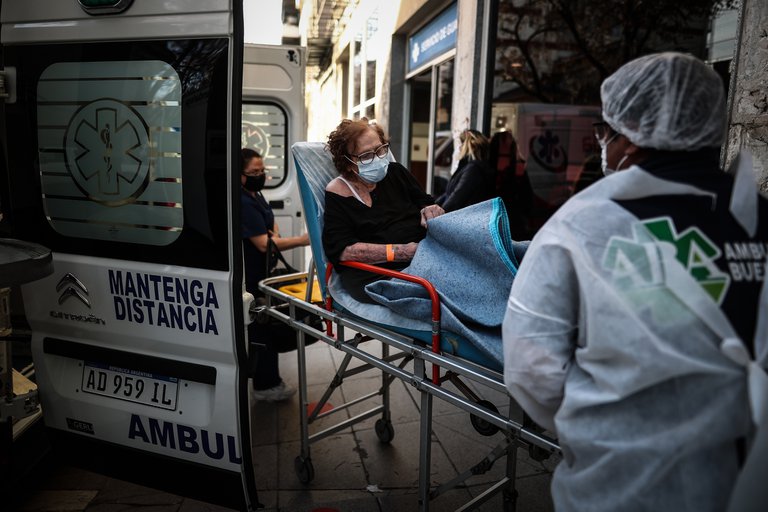 Por: Cortesía Tensión en Argentina: ¿Por qué hay muertos por COVID-19 que ya estaban vacunados con dos dosis?