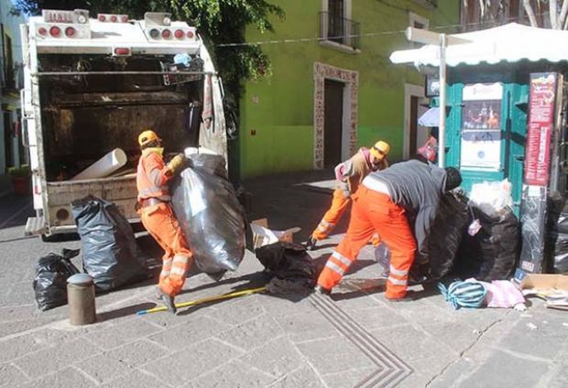 Comuna pide a poblanos desechar correctamente la basura para evitar inundaciones