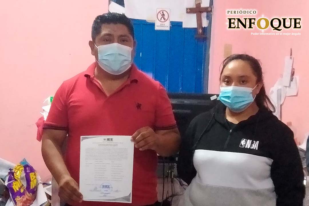 Por: Cortesía Fernando Castellanos recibe su Constancia de mayoría que lo acredita como futuro Presidente Municipal de Calpan