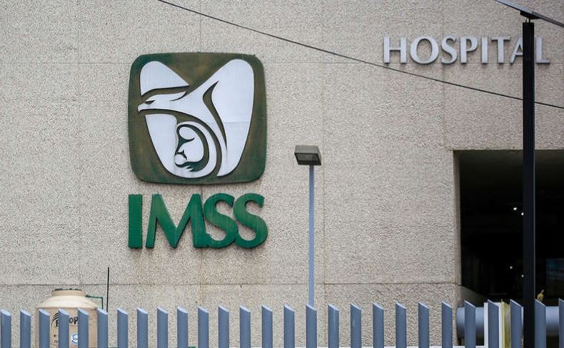 Médicos del IMSS logran unir cabeza de mujer a su columna