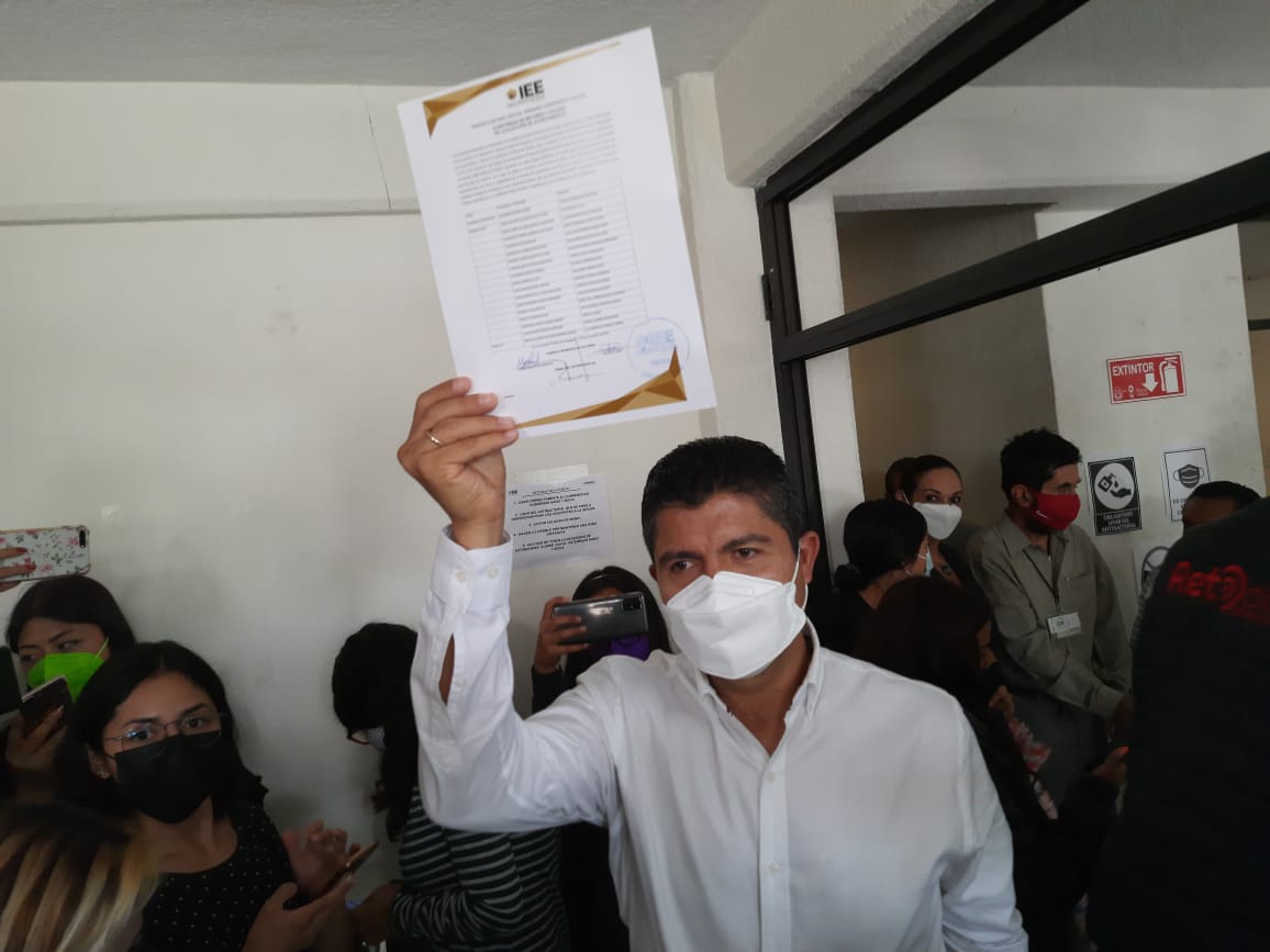 Entrega IEE a Eduardo Rivera su constancia como alcalde electo de Puebla