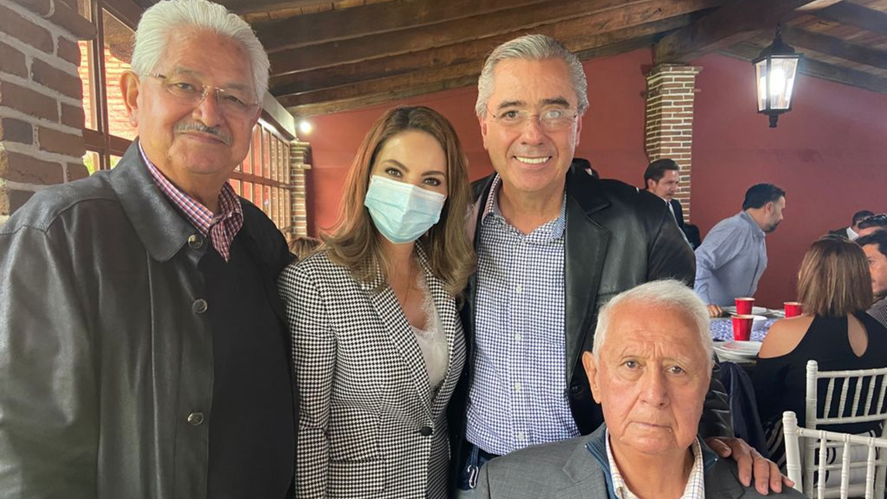 Exdirigentes de San Pedro Cholula respaldan el proyecto de la Presidenta Electa Paola Angón 