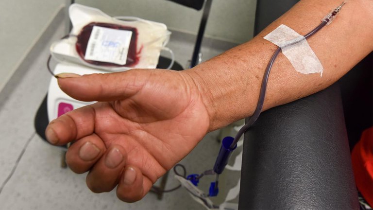Por: Cortesía Falso que personas vacunadas contra COVID-19 no pueden donar sangre