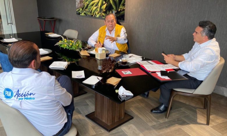 Por: Cortesía Líderes del PRI, PAN y PRD se reúnen para sellar alianza contra “ocurrencias presidenciales”