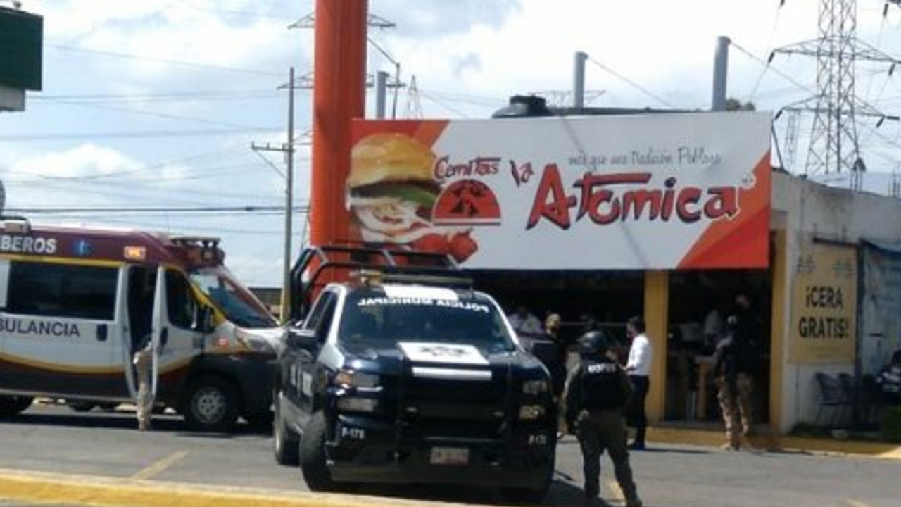 Por: Cortesía Hombre intenta degollarse en un Puesto de Cemitas de Santiago Momoxpan
