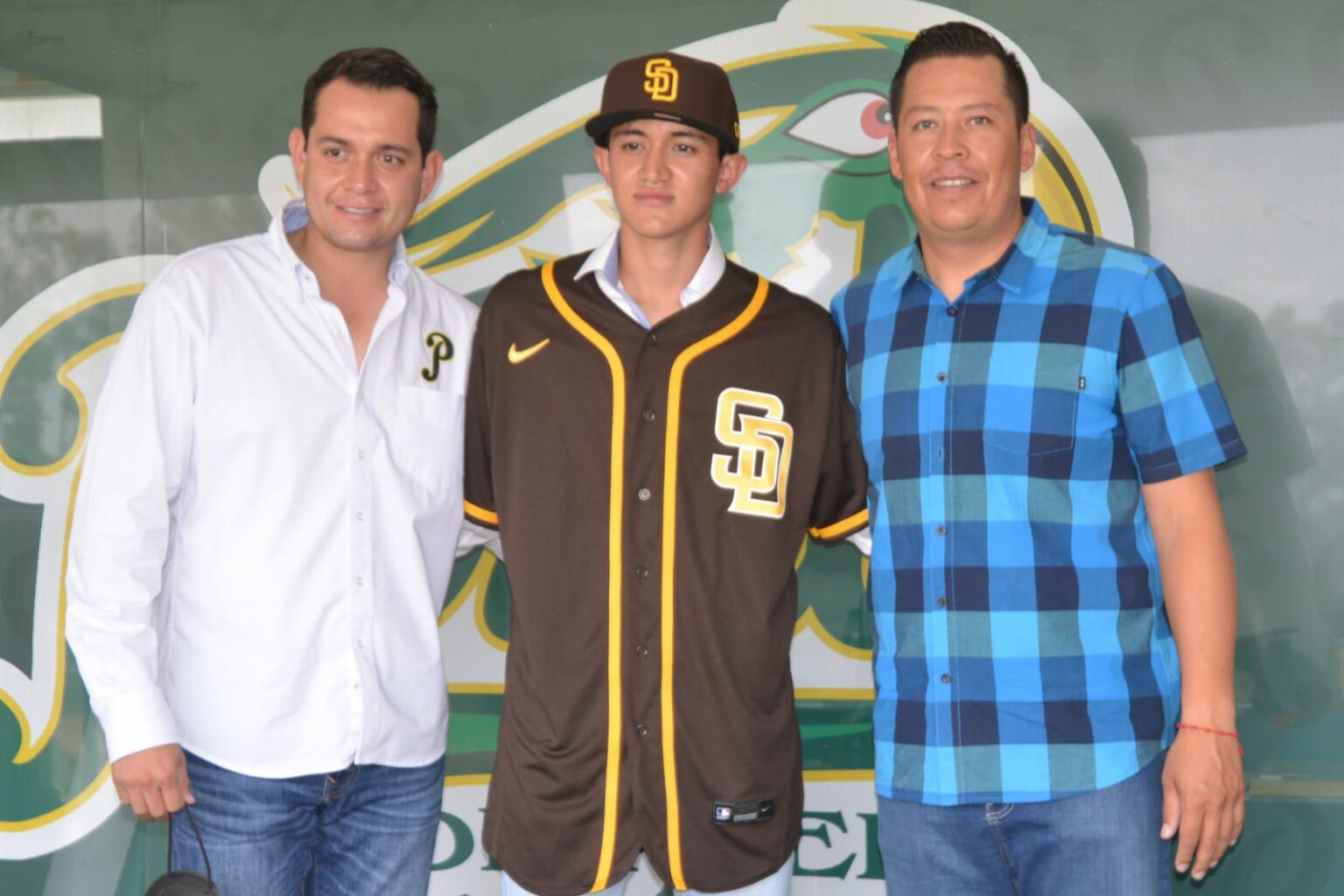 Por: Cortesía Pitcher de Pericos se va a Los Padres de San Diego
