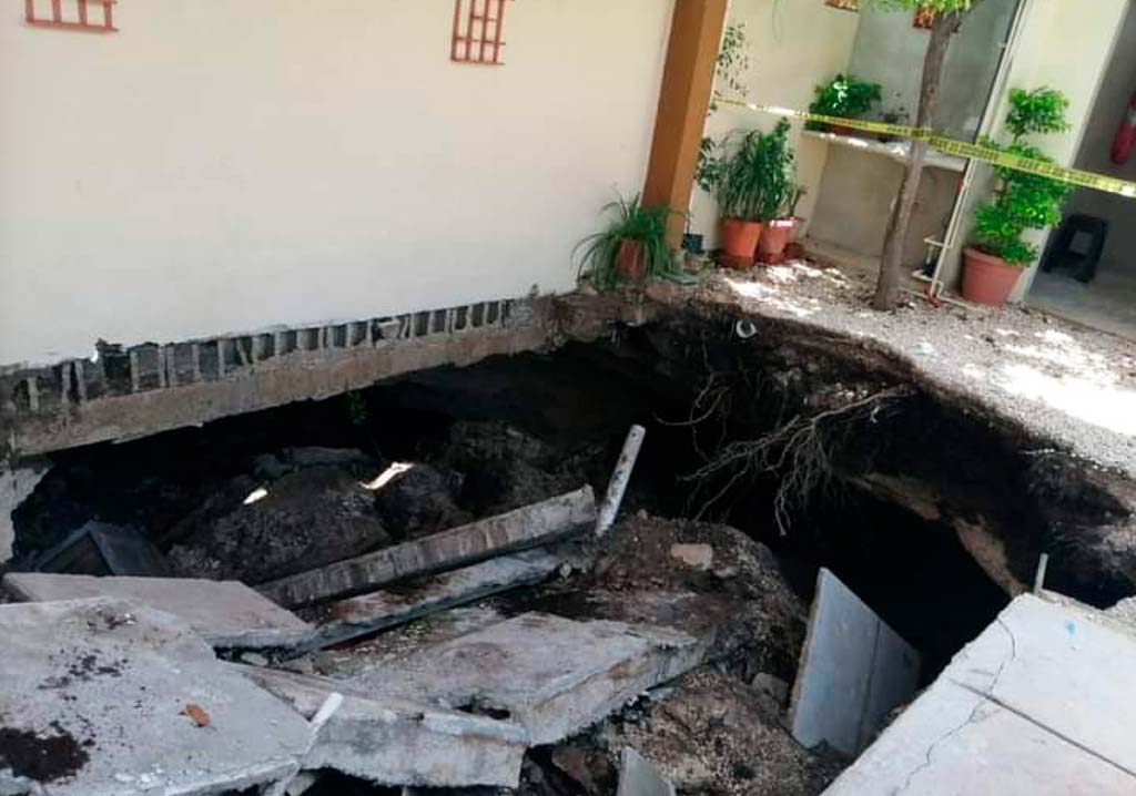 Por: Cortesía Se forma otro socavón con todo y cueva en una casa en Mérida