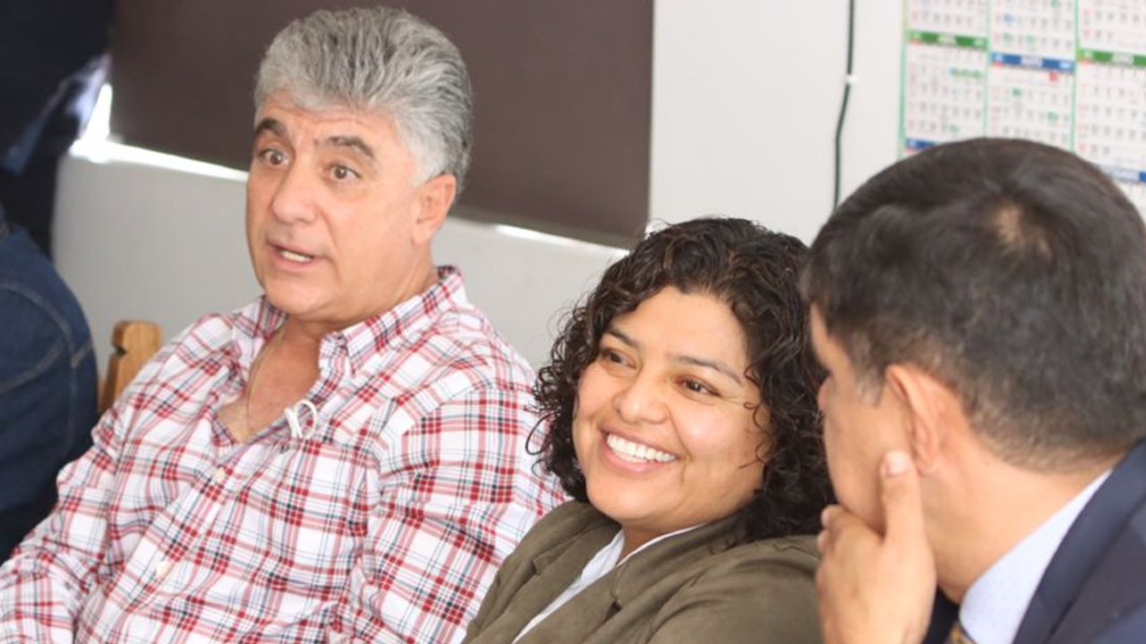 Por: Cortesía Gobierno de San Andrés Cholula se reunió con el Ayuntamiento de San Gregorio Atzompa