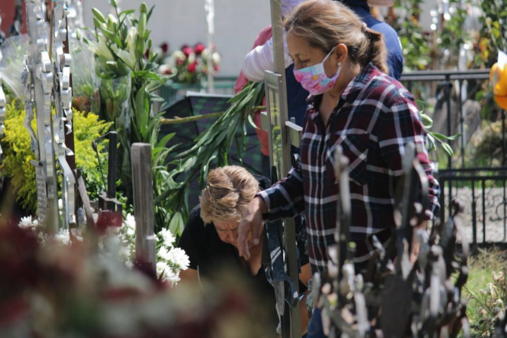Por: Cortesía Poblanos reanudan visitas a panteones de la capital