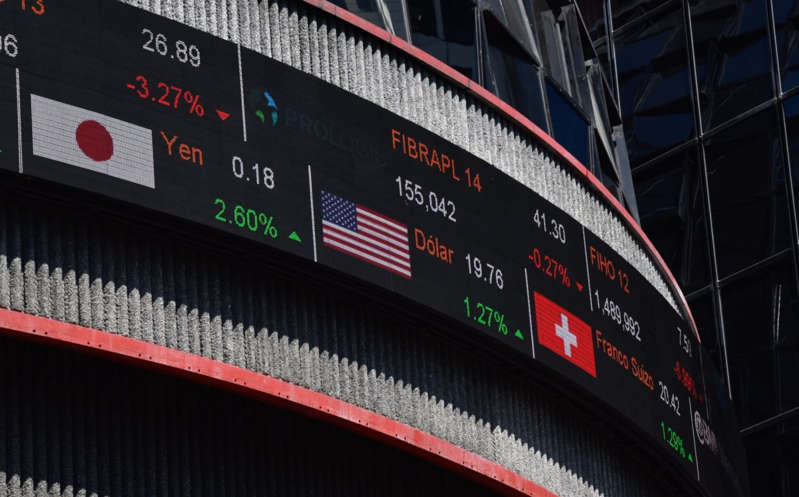 Bolsa mexicana abre con ligera alza, atenta a datos económicos EU y México