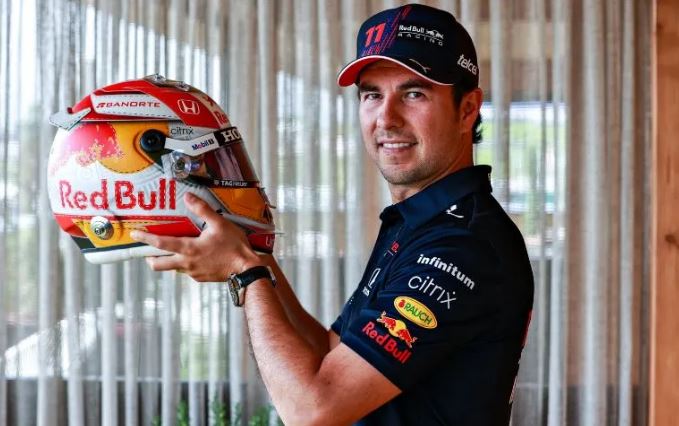 ¡Espectacular! "Checo Pérez" presume el casco especial que usará en Austria