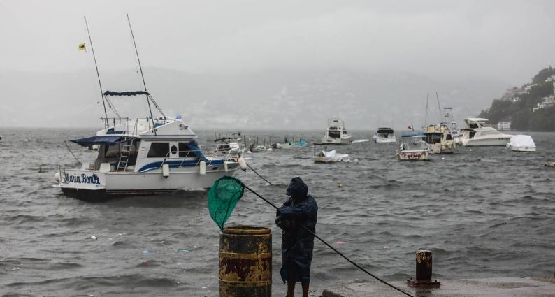 "Enrique" gana fuerza y se convierte en el primer huracán de la temporada en el Pacífico