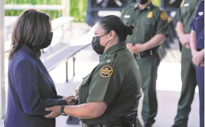 Kamala Harris promete un sistema migratorio “humano”
