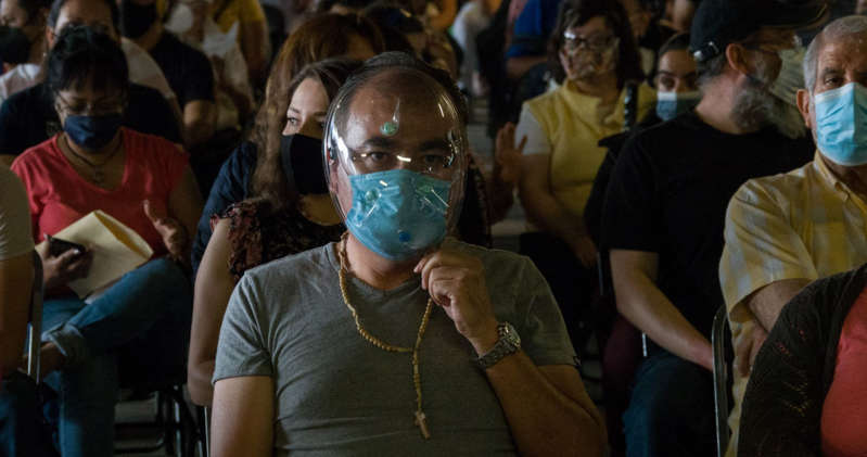 OMS alerta a AL: vacunados deben seguir con uso del cubrebocas