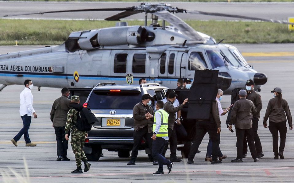 Por: Cortesía Ofrecen millonaria recompensa por información sobre ataque a helicóptero del presidente de Colombia