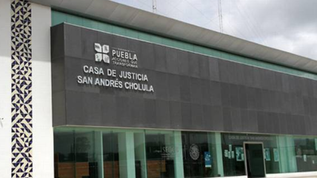 Por: Cortesía Atacan con disparos las instalaciones de la Casa de la Justicia de Puebla
