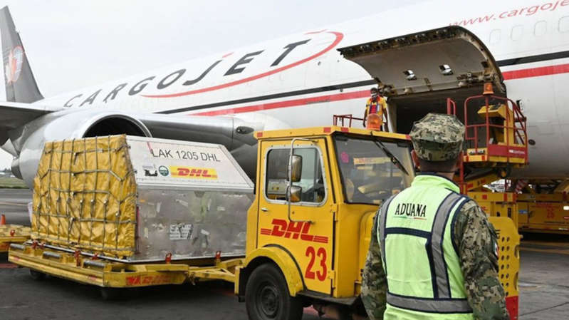 Por: Cortesía Llega al AICM nuevo lote con 290 mil vacunas anticovid de Pfizer