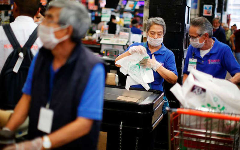 Por: Cortesía Walmart volverá a permitir a adultos mayores como empacadores