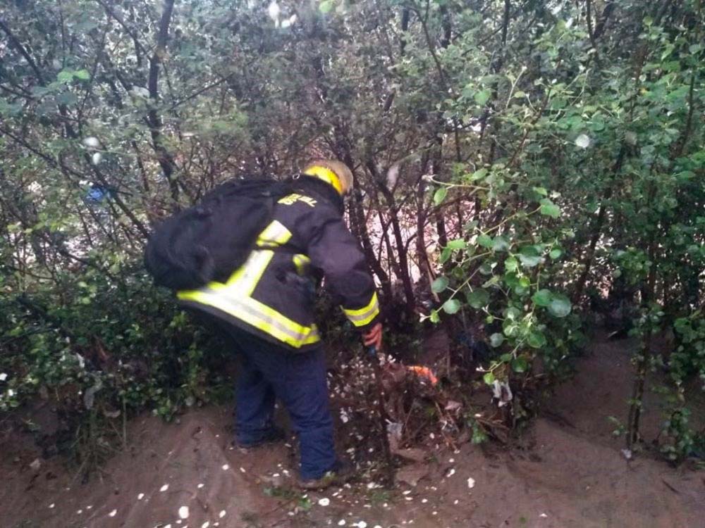 Hallan sin vida a niño que cayó a una barranca accidentalmente en Acajete 